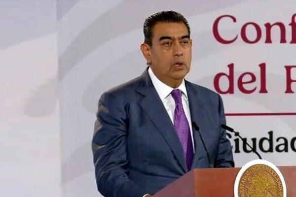 Sergio Salomón, titular del Instituto Nacional de Migración, en la conferencia de este jueves en Palacio Nacional. Crédito: Tomada de Youtube