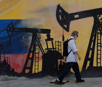 Un mural de pozos de petróleo en Caracas, Venezuela, el 29 de agosto de 2026. Pedro Mattey (AP Photo/Pedro Mattey)