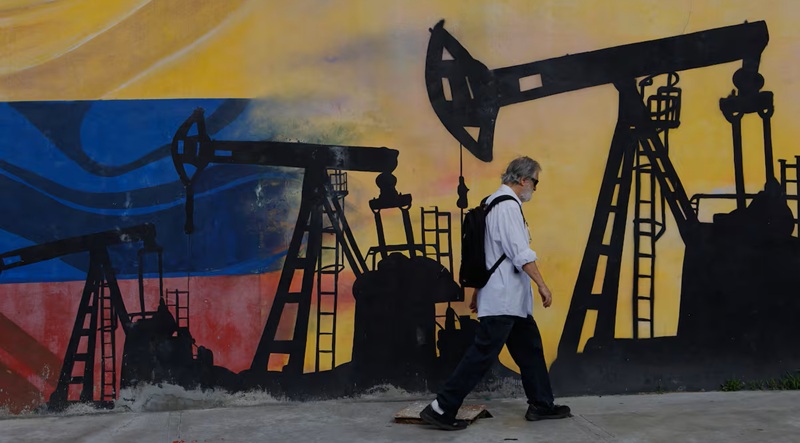 Un mural de pozos de petróleo en Caracas, Venezuela, el 29 de agosto de 2026. Pedro Mattey (AP Photo/Pedro Mattey)