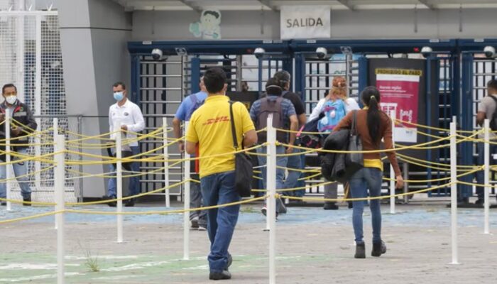 Trabajadores de la armadora automotriz Volkswagen. (Jafet Moz)