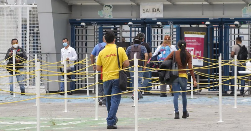 Trabajadores de la armadora automotriz Volkswagen. (Jafet Moz)