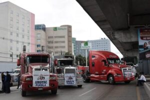 Bloqueo de transportistas. (FB Corre La Voz Veracruz)