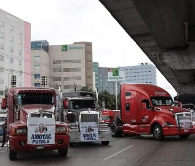 Bloqueo de transportistas. (FB Corre La Voz Veracruz)