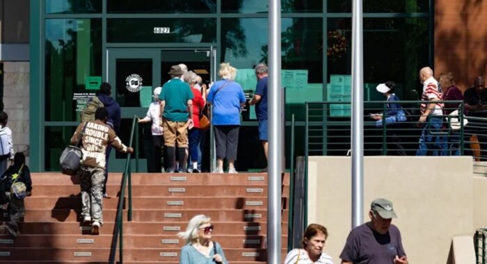 Texas, que inició su votación anticipada este lunes 19 de octubre, tiene una de las contiendas que más atención ha suscitado en Estados Unidos.