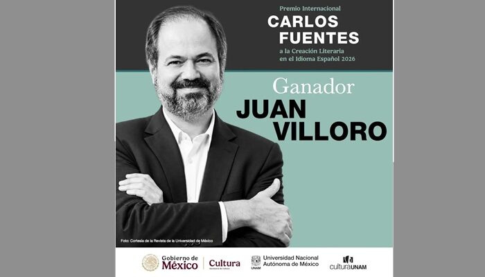 El anuncio de la entrega del galardón a Juan Villoro.(Especial)