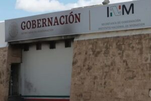 El informe fiscalizador destapó fallas graves en la supervisión de los ingresos recaudados por servicios migratorios a pasajeros que viajan por vía aérea. Foto: EFE.