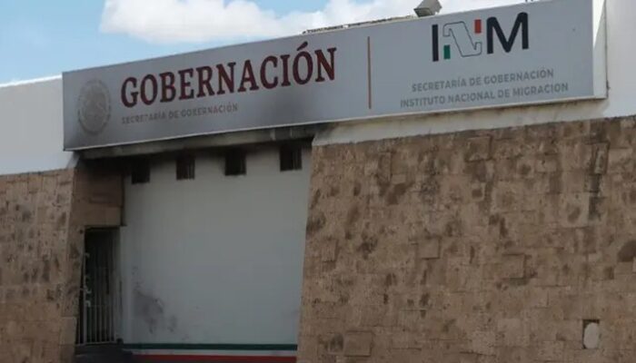 El informe fiscalizador destapó fallas graves en la supervisión de los ingresos recaudados por servicios migratorios a pasajeros que viajan por vía aérea. Foto: EFE.