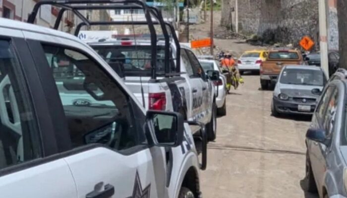 Las primeras versiones señalan que los trabajadores realizaban sus labores cuando material descargado por dos tolvas habría caído sobre ellos, dejándolos cubiertos dentro de las instalaciones. Foto La Jornada de Hidalgo